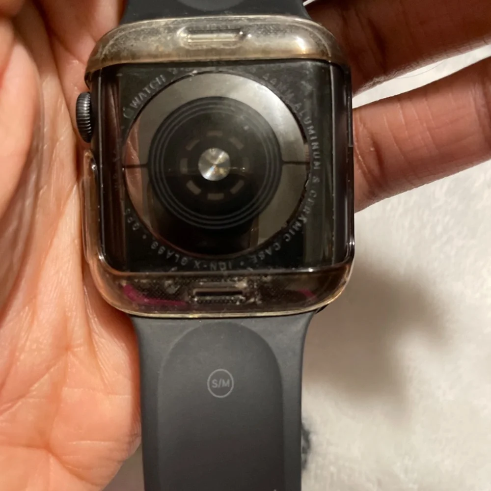 Apple Watch - Picture 2 of 3